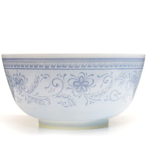 Brittany Blue #479B 3 qt pyrex mixing bowl